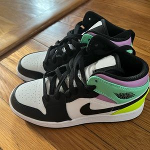 Kids Nike Air Jordan 1 Mid Pastel Black Toe Size 3.5Y